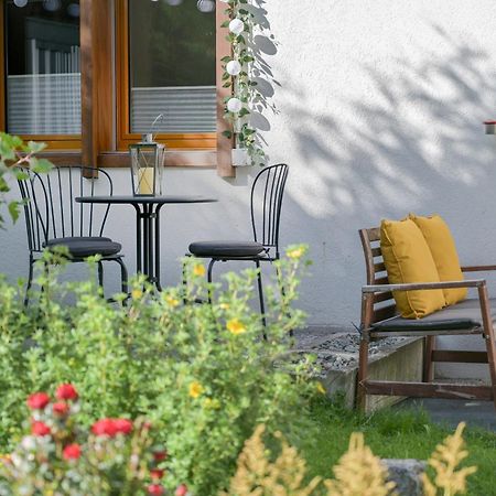 Ambassador Yellow Home Grächen Extérieur photo
