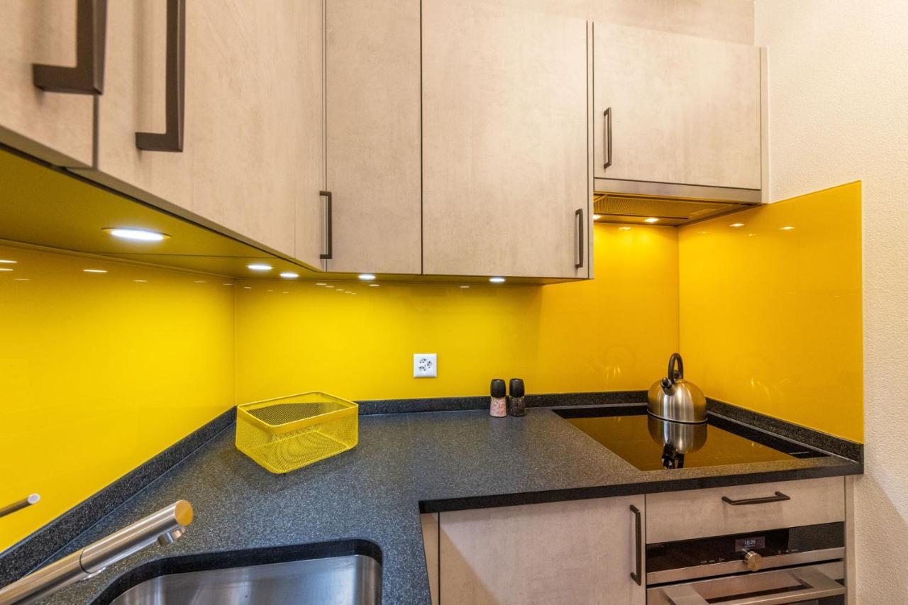 Ambassador Yellow Home Grächen Extérieur photo