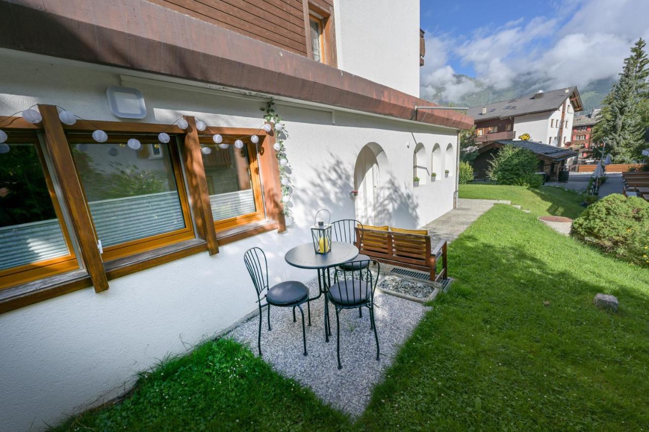 Ambassador Yellow Home Grächen Extérieur photo